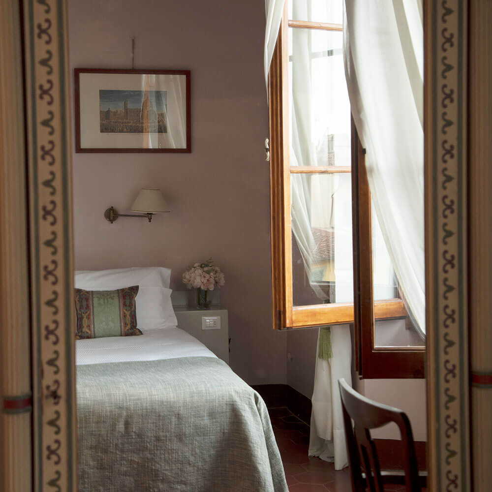 hotel-palazzo-guadagni-category-classic-double-room-square-3